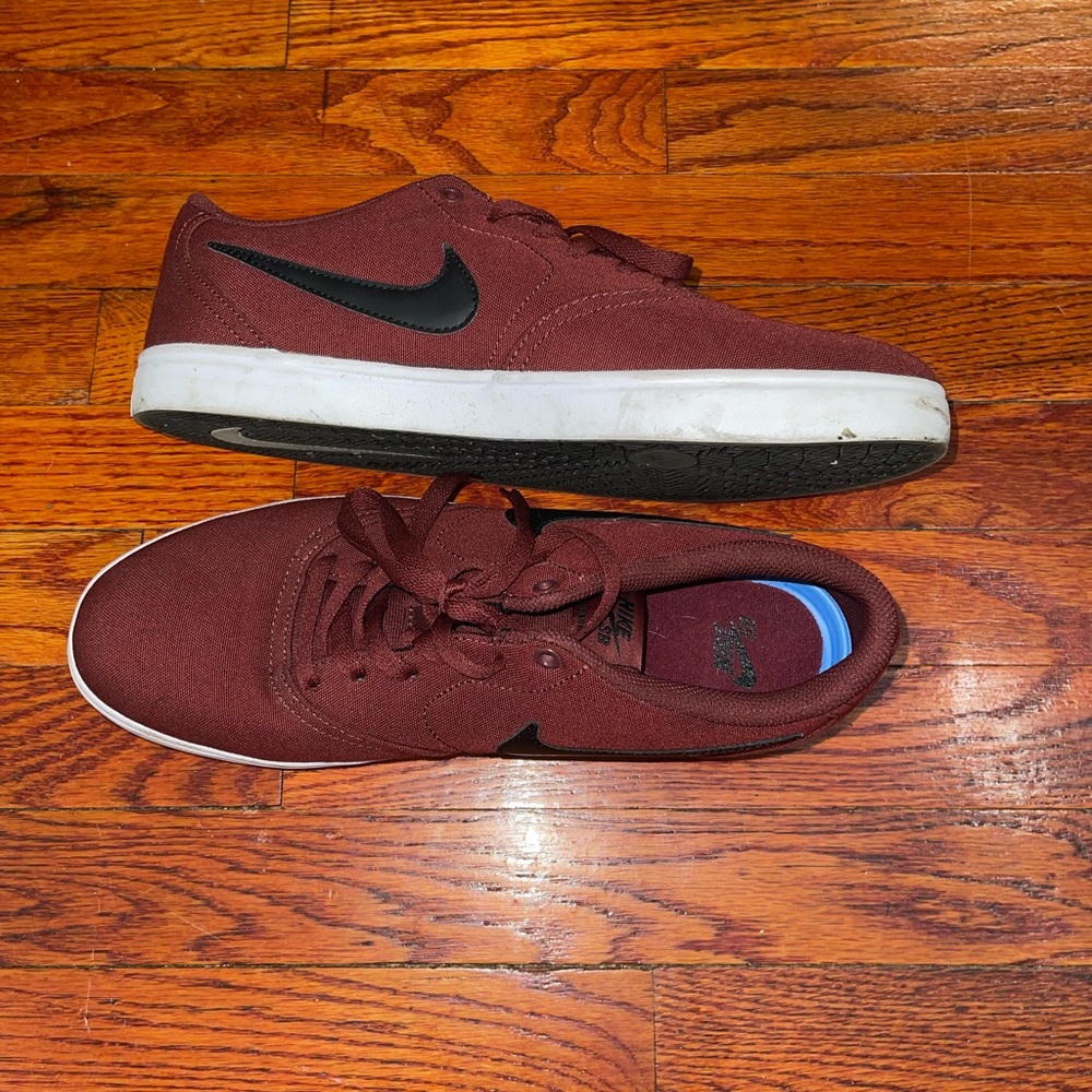 Nike, Adidas,and Hey Dudes. SIZE: Men’s 12